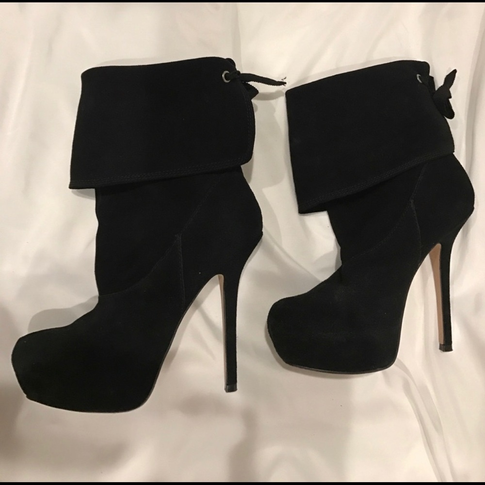 Bakers Regan black suede convertible bootie . Sz 6